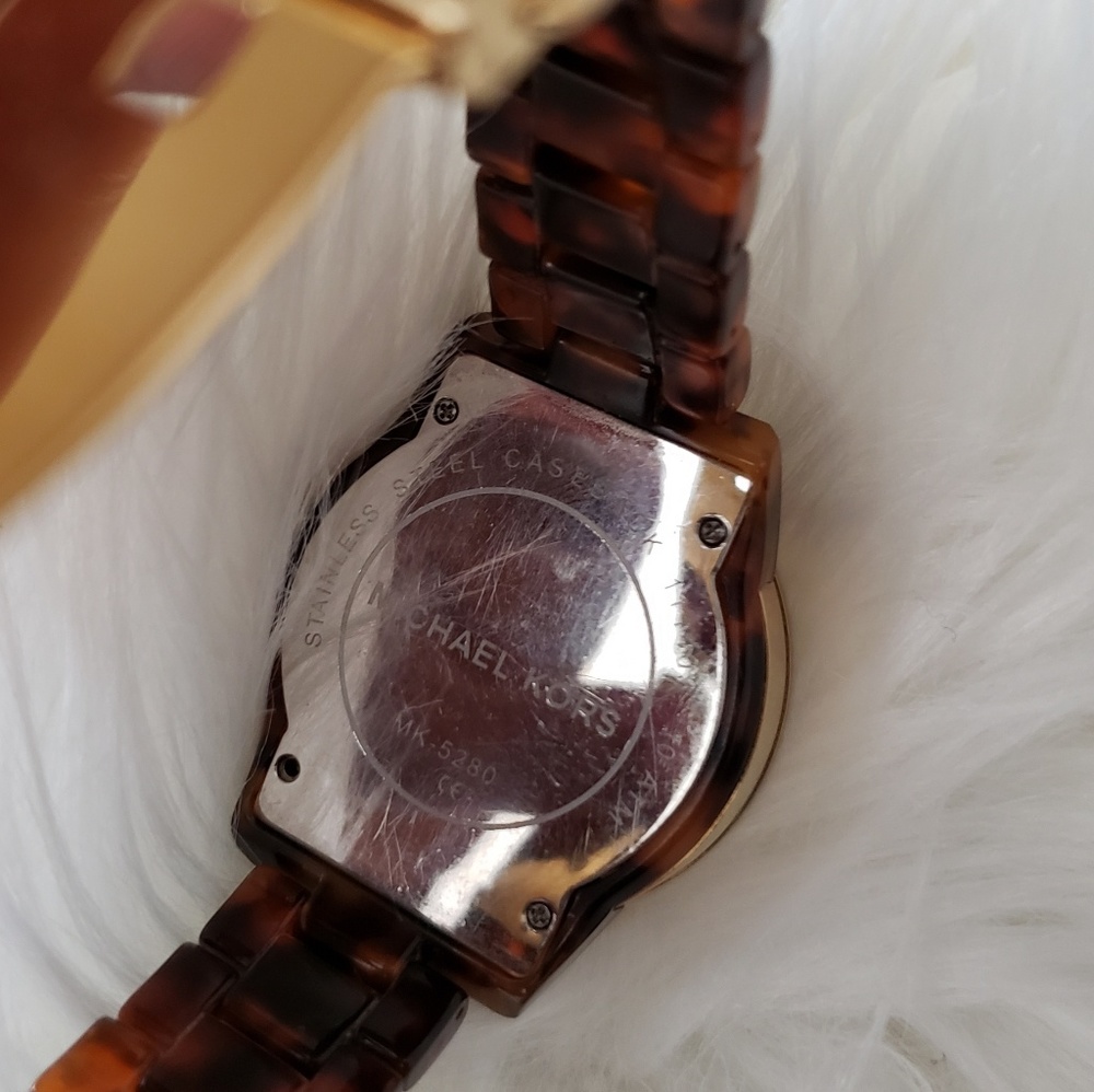 Michael Kors tortoise bracelet watch - Picture 6 of 8